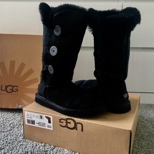UGG bailey button triplet II boot.